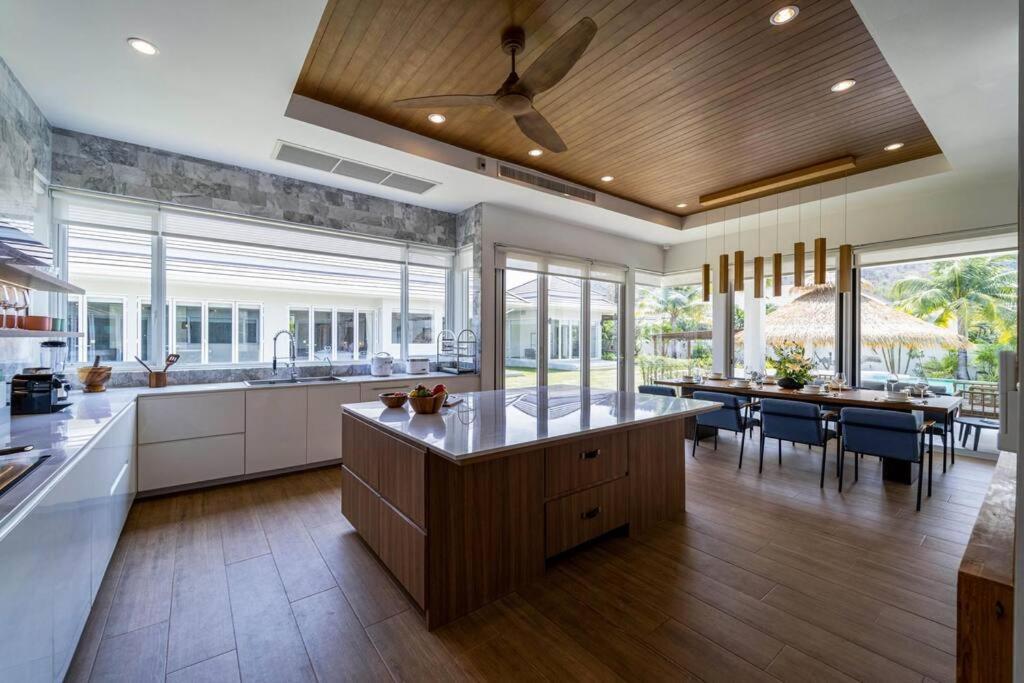 Luxury 7 Bedroom Pool Wl67 HHQ