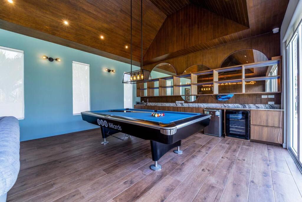 Luxury 7 Bedroom Pool Wl67 HHQ