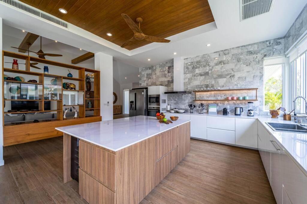 Luxury 7 Bedroom Pool Wl67 * HHQ