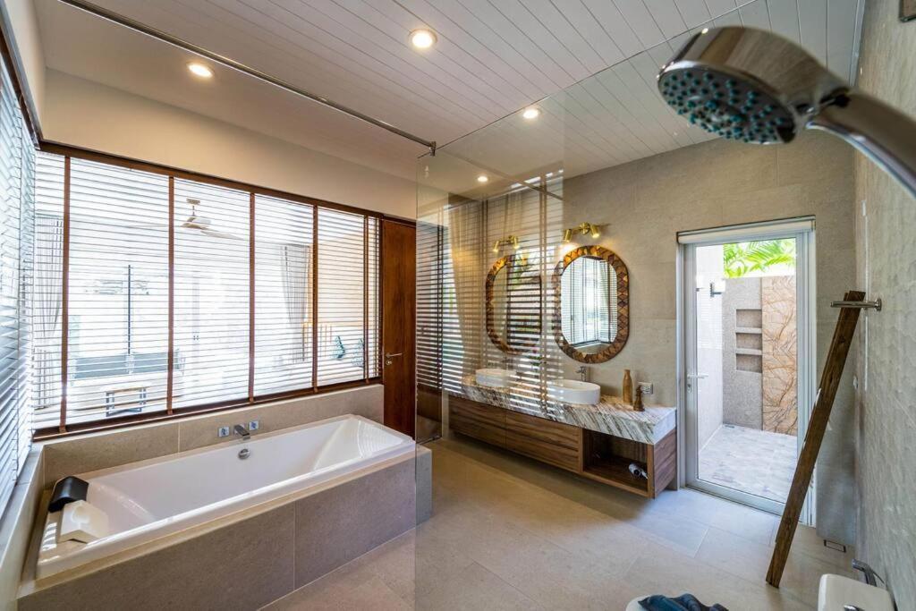 Villa Luxury 7 Bedroom Pool Wl67 *