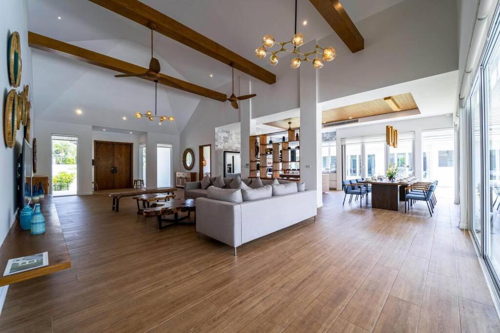 Villa Luxury 7 Bedroom Pool Wl67 HHQ