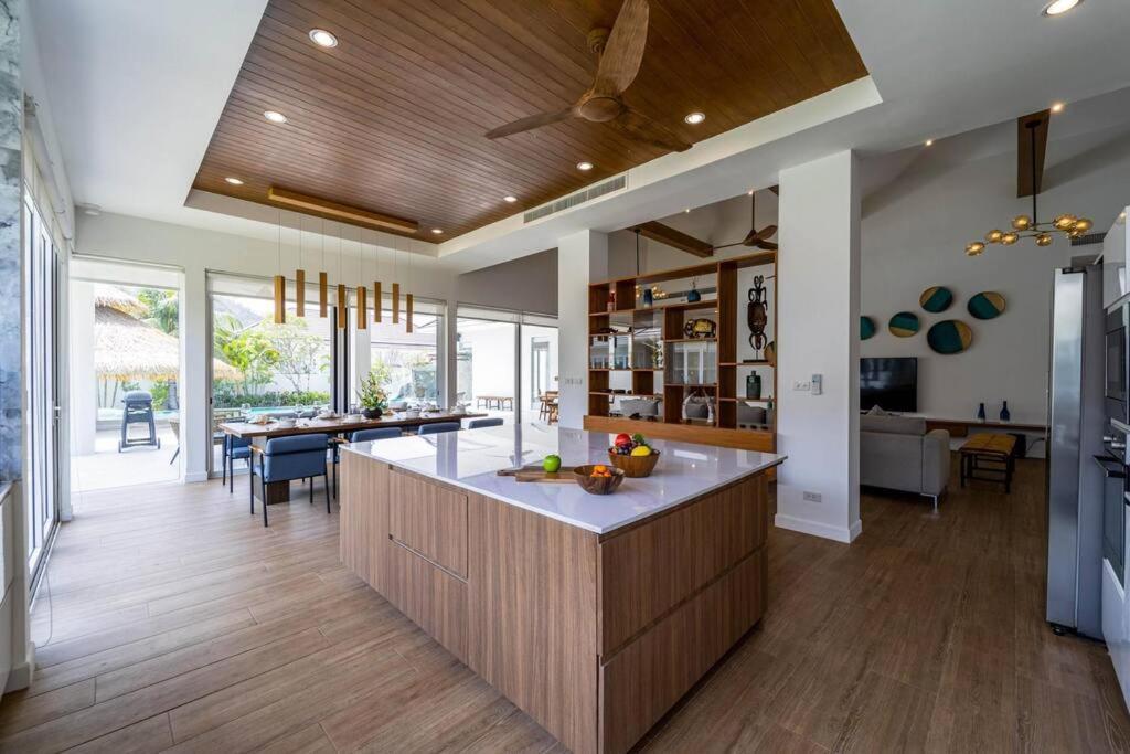 Luxury 7 Bedroom Pool Wl67 HHQ